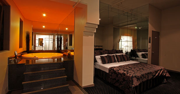 A superior room, The Golden Apple