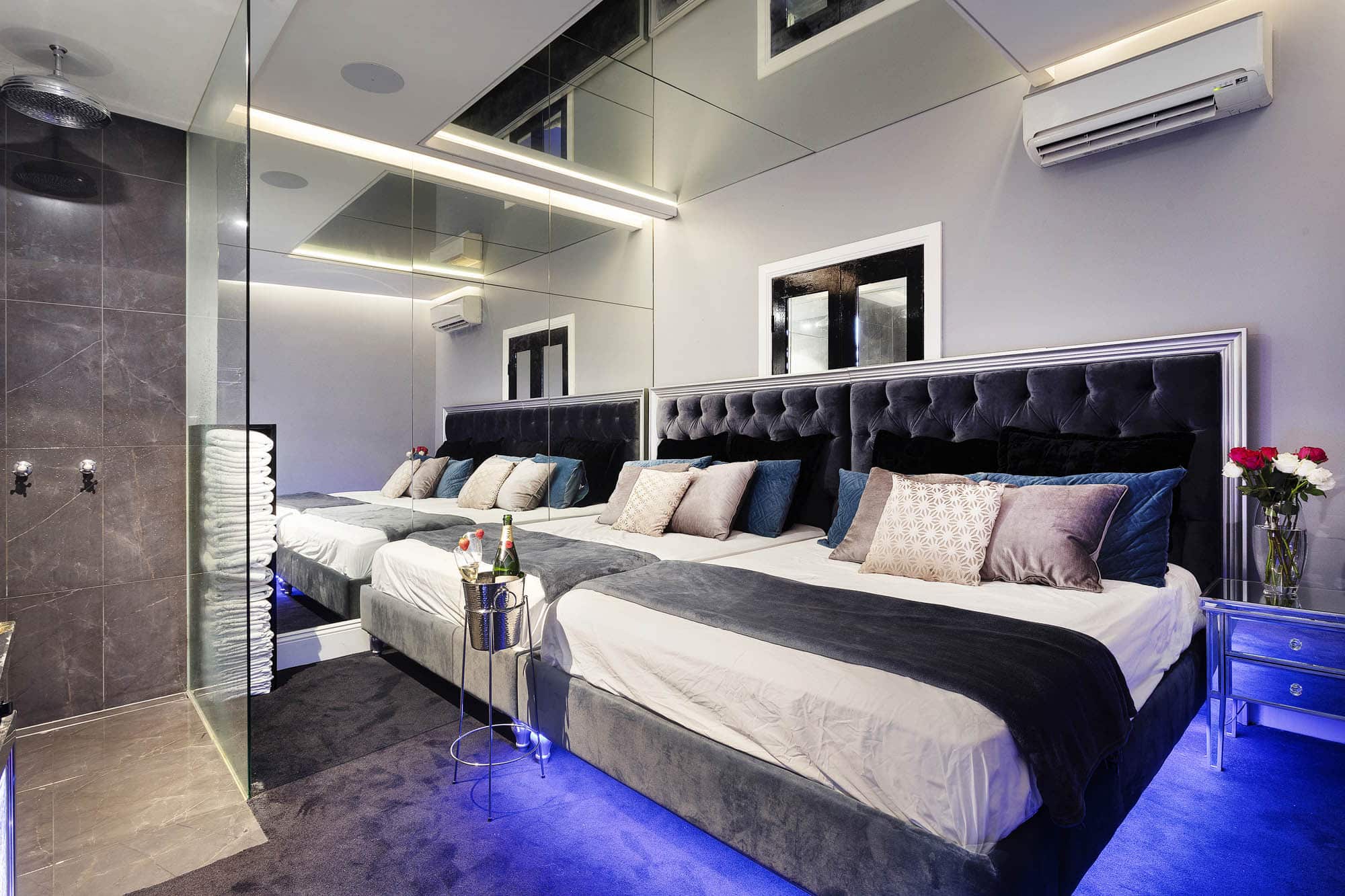 The penthouse suite, Liaisons
